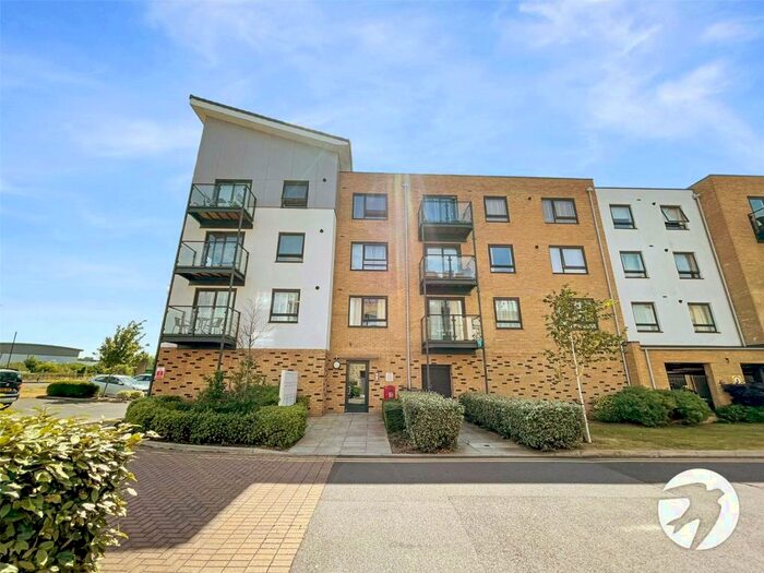 2 Bedroom Flat To Rent In Creek Mill Way, Dartford, Kent, DA1