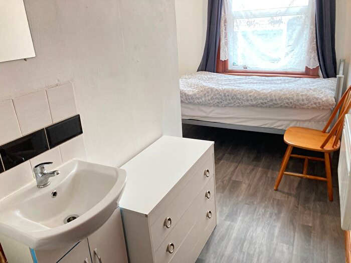 1 Bedroom Terraced House To Rent In Very Near Northfield Avenue Area, Ealing Northfields, W13