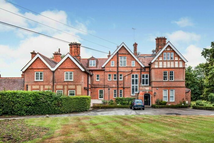 3 Bedroom Apartment To Rent In Ponsbourne Manor, Newgate Street Village, SG13