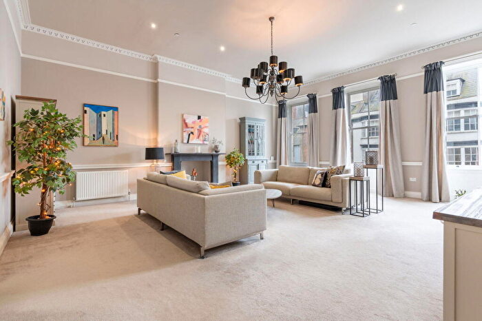 2 Bedroom Apartment For Sale In High West Street, Dorchester, DT1