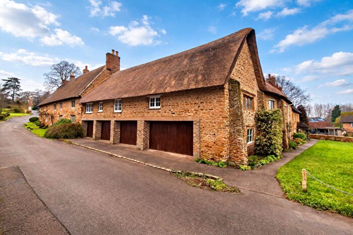 3 Bedroom Cottage For Sale In Church Street, Boughton, Northampton, NN2