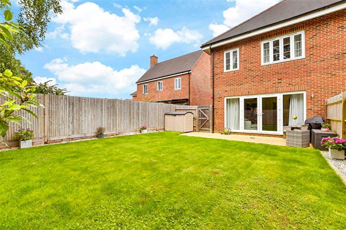 3 Bedroom Semi-Detached House For Sale In Aylsham Road, Tadworth, Surrey, KT20