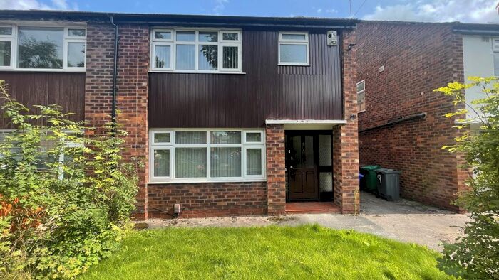 5 Bedroom Semi-Detached House To Rent In Clifton Avenue, Manchester, M14