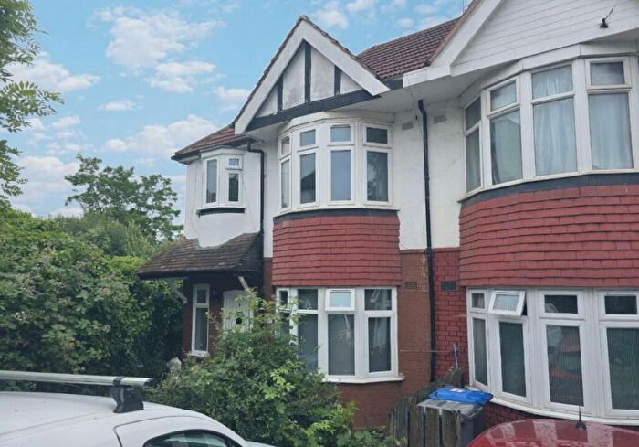 3 Bedroom Flat For Sale In A Westview Close, Neasden, London, NW10