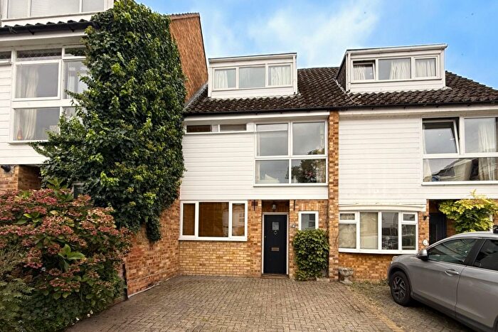3 Bedroom Town House For Sale In Wraysbury, Berkshire, TW19