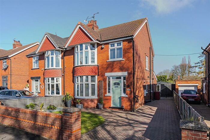3 Bedroom Semi-Detached House For Sale In Lloyds Avenue, Scunthorpe, DN17