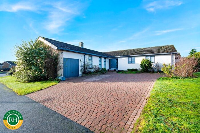 3 Bedroom Bungalow For Sale In Lumley Drive, Tickhill, Doncaster, DN11
