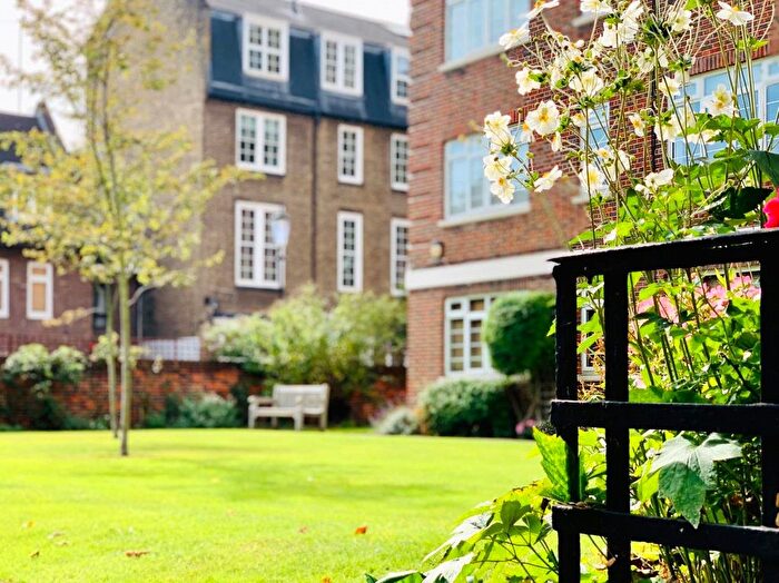1 Bedroom Flat To Rent In Chatsworth Court, Pembroke Road, London, W8