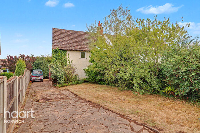 3 Bedroom Semi-Detached House For Sale In Primrose Crescent, Norwich, NR7