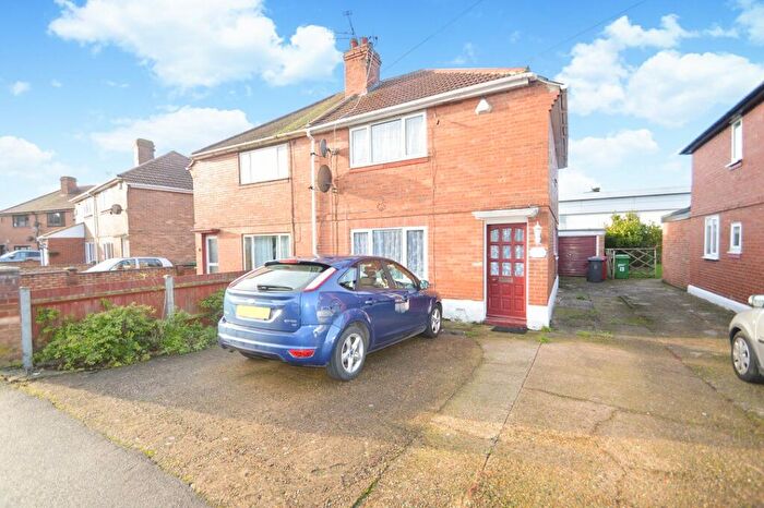 3 Bedroom Semi-Detached House To Rent In Salisbury Avenue, Slough, Berkshire, SL2