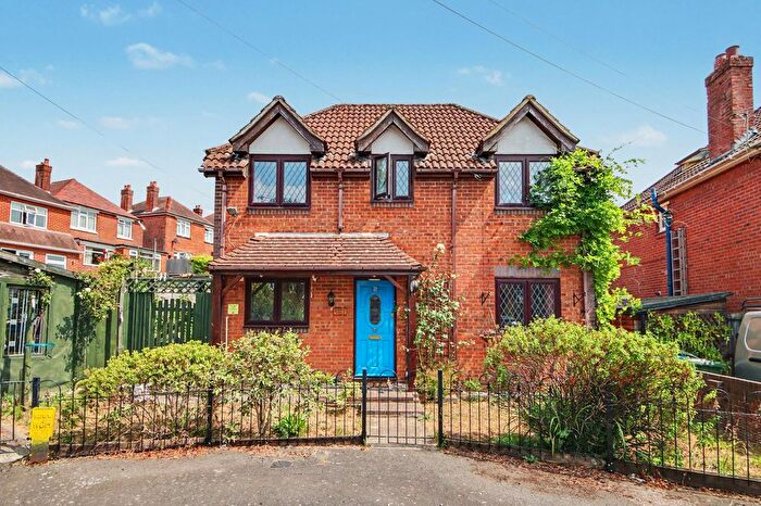 2 Bedroom Detached House For Sale In Edwina Close, Bitterne, SO19