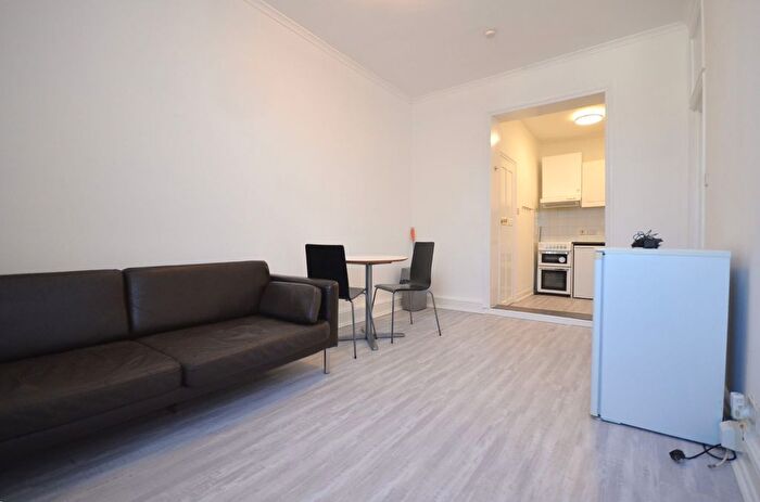 1 Bedroom Flat To Rent In Uxbridge Road, Shepherds Bush, W12
