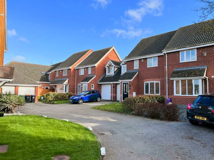 3 Bedroom House To Rent In Brookend Drive, Barton Le Clay, Bedford, MK45