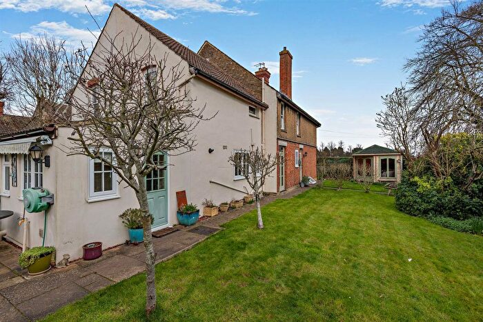 3 Bedroom Semi Detached House For Sale In Heath Road, Maidstone, ME16