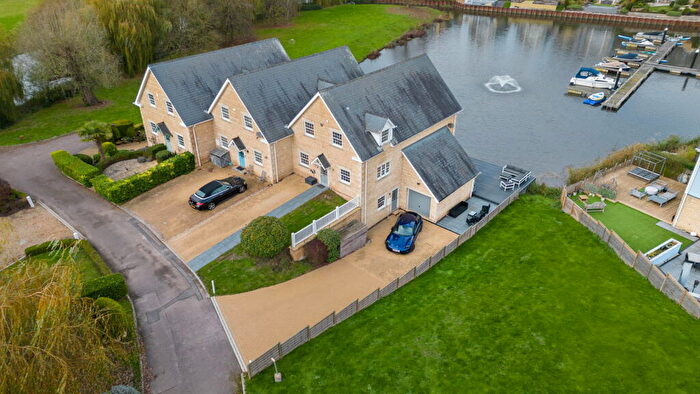 4 Bedroom Town House For Sale In Waters Edge, Wansford Marina, Wansford, Peterborough, PE8