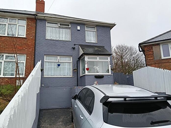 3 Bedroom Semi Detached House To Rent In Hartley Grove, Kingstanding, Birmingham, B44