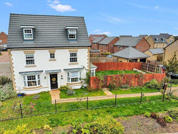4 Bedroom Detached House For Sale In Great Hall Drive, Bury St. Edmunds, IP32