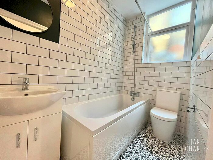 1 Bedroom Flat To Rent In Windsor Road, London, N13