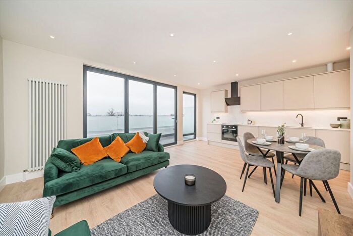 2 Bedroom Flat For Sale In Elm Grove, Wimbledon, SW19