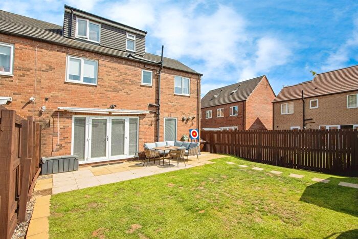 4 Bedroom Semi Detached House For Sale In Spruce Garth, Leeds, LS14