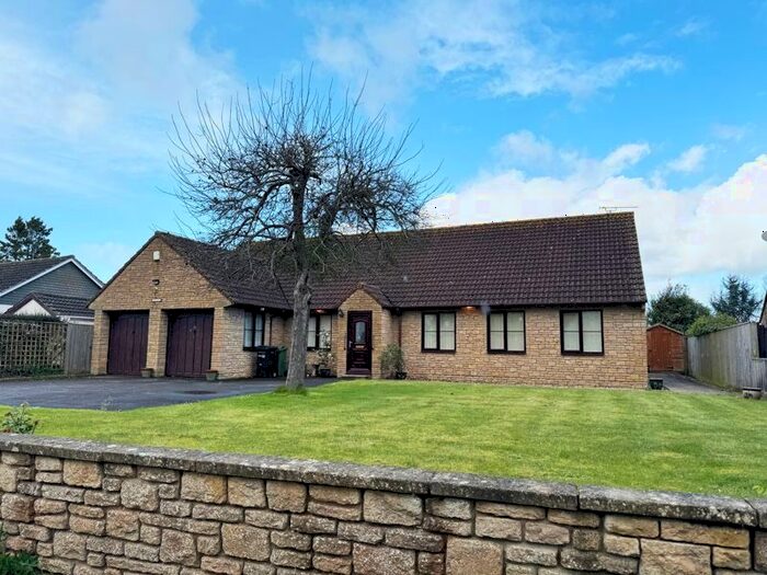 4 Bedroom Detached Bungalow For Sale In Stembridge, Martock, TA12