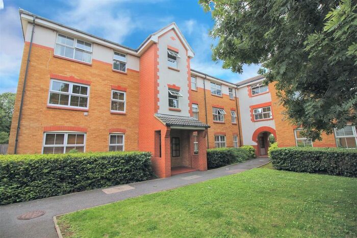 2 Bedroom Flat For Sale In Nuffield Court, Old Park Mews, Heston, TW5