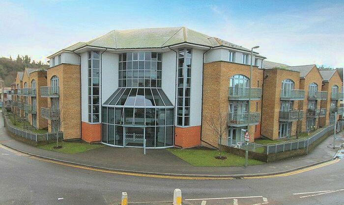 2 Bedroom Flat To Rent In Woolsack Way, Godalming, GU7