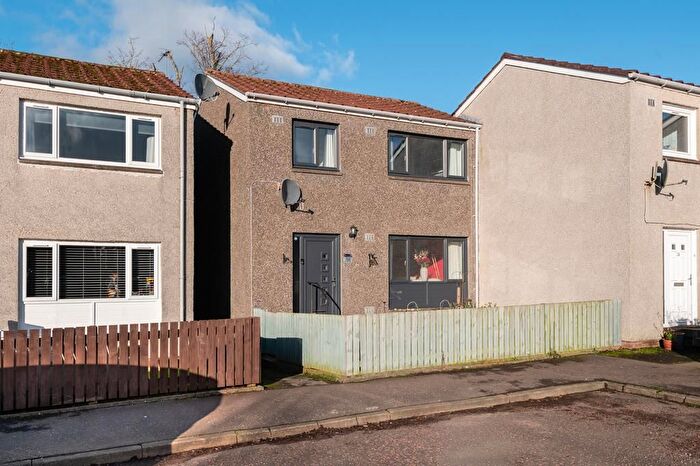 2 Bedroom Link Detached House For Sale In Warwick Close, Leuchars, KY16