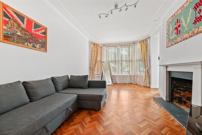 2 Bedroom Flat To Rent In Canfield Gardens, London, NW6