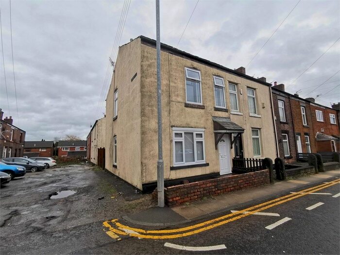 3 Bedroom End Of Terrace House To Rent In Higher Ainsworth Road, Radcliffe, Manchester, M26