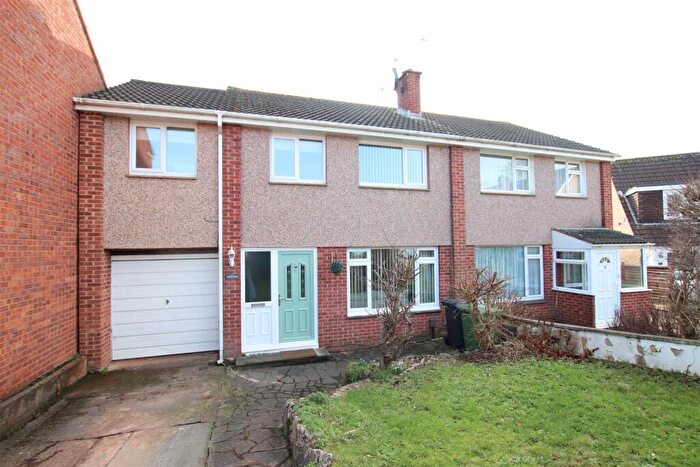 4 Bedroom Semi-Detached House For Sale In Farm Close, Broadfields, Exeter, EX2