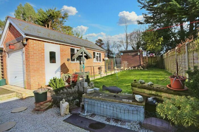 3 Bedroom Chalet For Sale In Moorlands Road, Swanmore, SO32