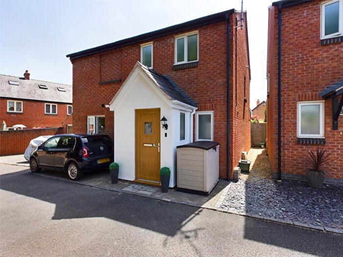 3 Bedroom Maisonette To Rent In Cirencester Road, Cheltenham, GL53