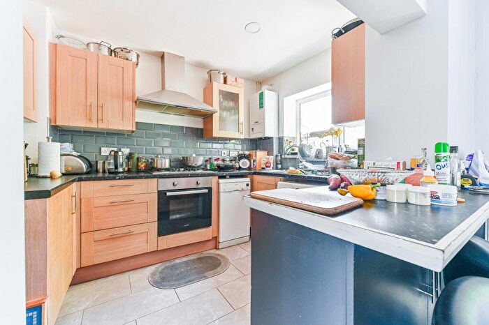 3 Bedroom Flat For Sale In Crystal Palace Park Road, London, SE26
