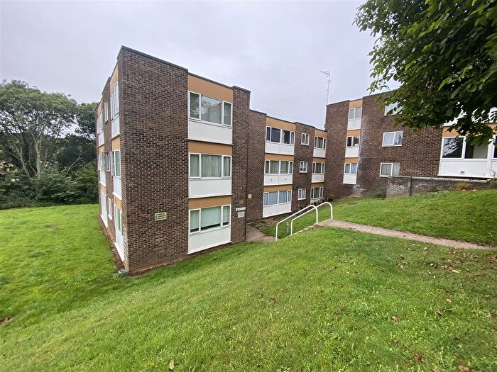 2 Bedroom Flat To Rent In Hillside, Hoddesdon, EN11