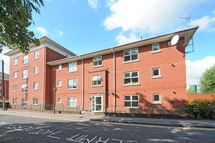 2 Bedroom Flat To Rent In Newbury, Berkshire, RG14