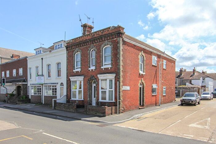 2 Bedroom Flat To Rent In Canterbury Road, Whitstable, Kent, CT5