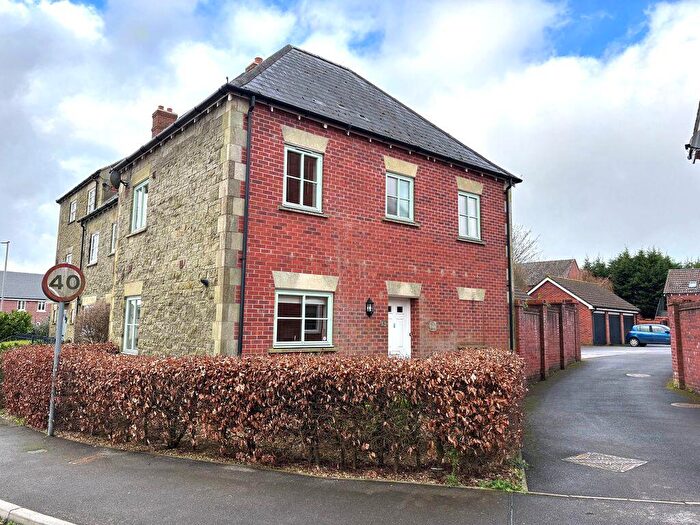 3 Bedroom End Of Terrace House For Sale In Greenacre Way, Shaftesbury, SP7