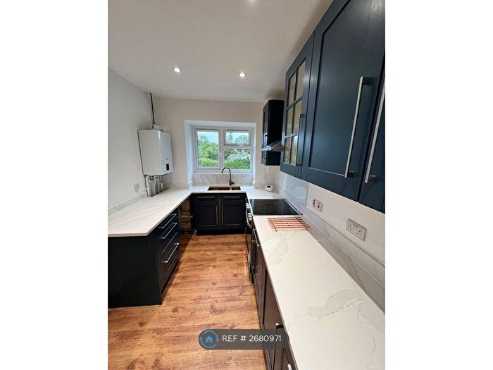 2 Bedroom Flat To Rent In Nairn Court, Bournemouth, BH3