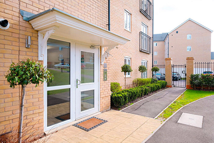 2 Bedroom Flat To Rent In Lupine House, Oaklands Hamlet, Chigwell, IG7