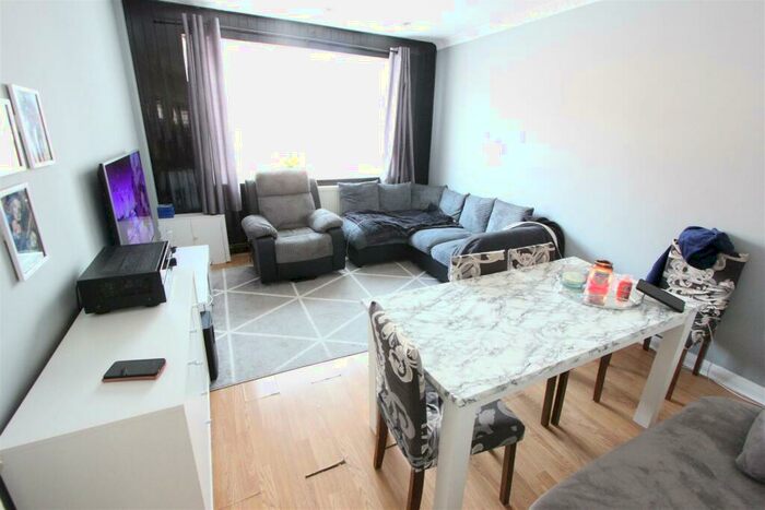 2 Bedroom Flat For Sale In Portland Road, South Norwood, SE25