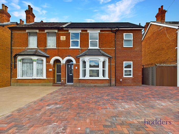 5 Bedroom Semi-Detached House To Rent In Chertsey, Surrey, KT16