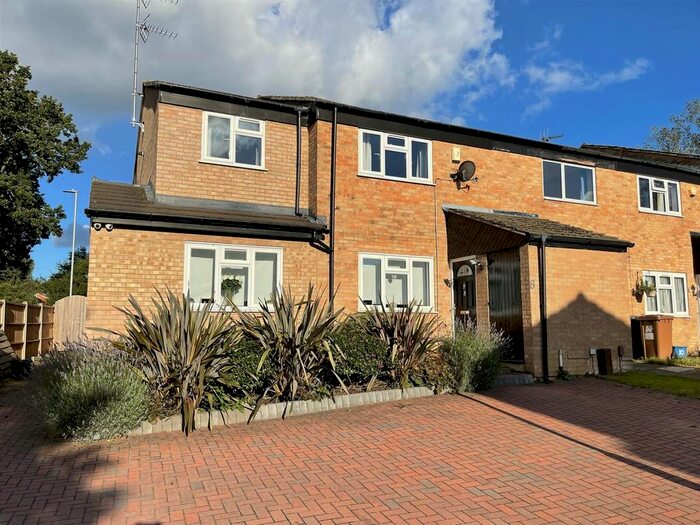 2 Bedroom Flat To Rent In Wilcox Close, Borehamwood, WD6