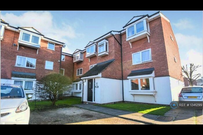 1 Bedroom Flat To Rent In Braithwaite Avenue, Romford, RM7