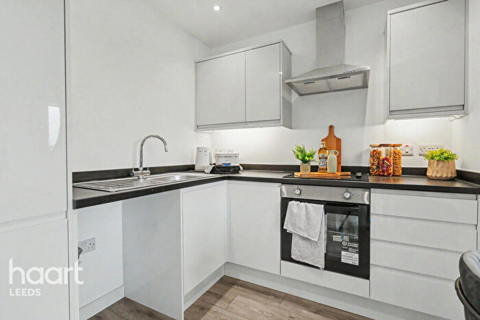 1 Bedroom Apartment For Sale In The Oval, Leeds, LS10