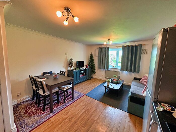 1 Bedroom Flat To Rent In Bath Road, Harmondsworth, West Drayton, UB7
