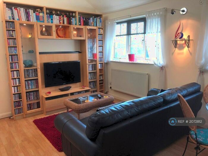 1 Bedroom Flat To Rent In Newburn Crescent, Swindon, SN1