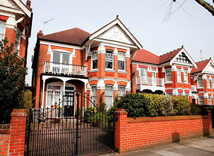 2 Bedroom Apartment To Rent In Teignmouth Road, NW2