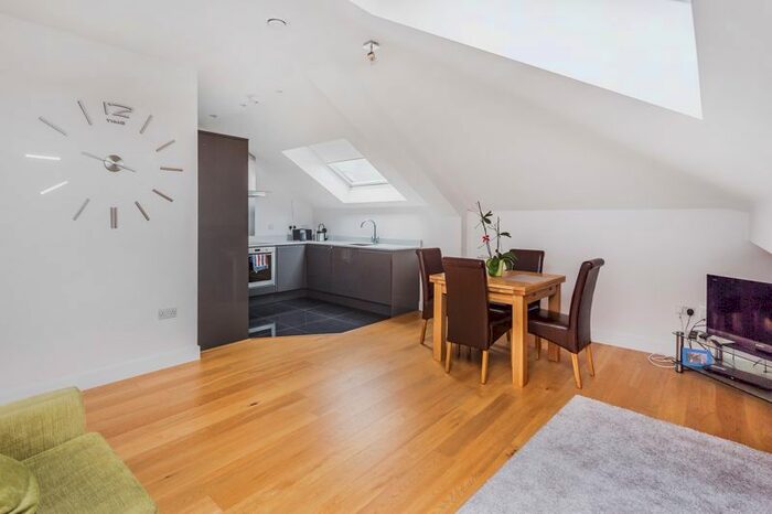 2 Bedroom Flat To Rent In Leben Court, Sutton Court Road, Sutton, SM1