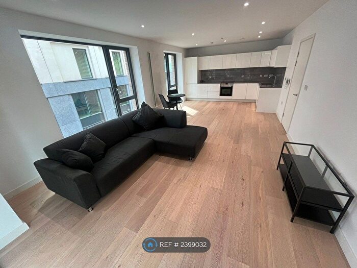 2 Bedroom Flat To Rent In Banyan Court, London, E16